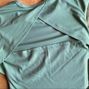 VS Pink Sport Crop Top